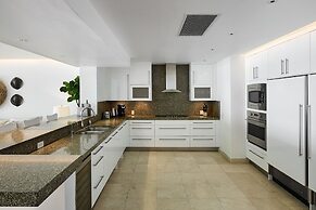 Portico 3 by Blue Sky Luxury