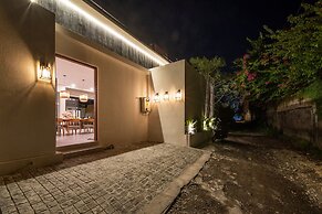 RED SUNSET VILLA CANGGU 5 MIN WALK BEACH