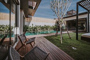 RED SUNSET VILLA CANGGU 5 MIN WALK BEACH