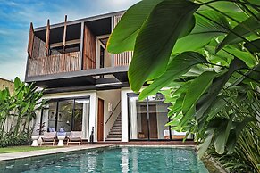 RED SUNSET VILLA CANGGU 5 MIN WALK BEACH