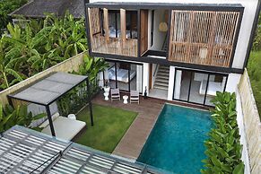 RED SUNSET VILLA CANGGU 5 MIN WALK BEACH