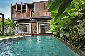 RED SUNSET VILLA CANGGU 5 MIN WALK BEACH