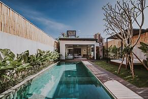 RED SUNSET VILLA CANGGU 5 MIN WALK BEACH