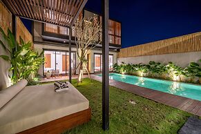 RED SUNSET VILLA CANGGU 5 MIN WALK BEACH