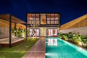RED SUNSET VILLA CANGGU 5 MIN WALK BEACH