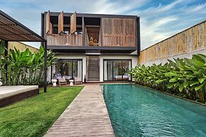 RED SUNSET VILLA CANGGU 5 MIN WALK BEACH