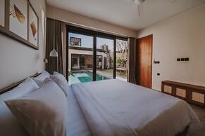 RED SUNSET VILLA CANGGU 5 MIN WALK BEACH