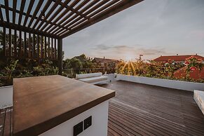 RED SUNSET VILLA CANGGU 5 MIN WALK BEACH