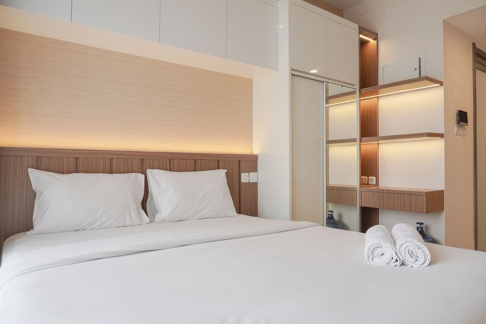Comfy And Warm Studio Room At Sky House Bsd Apartment