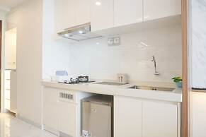 Comfy And Warm Studio Room At Sky House Bsd Apartment