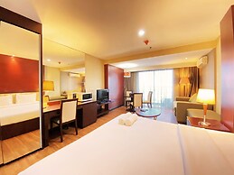 Fancy And Nice Studio At El Royale Apartment