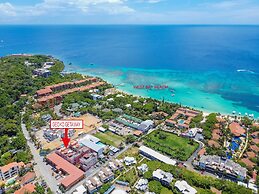 Gecko Getaway 2 Bedroom Condo by RedAwning