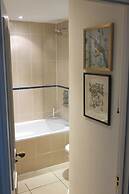 JOIVY Captivating 1-Bed Flat In Fulham