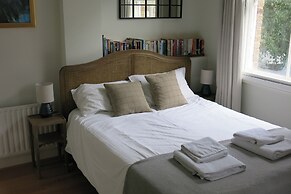 JOIVY Captivating 1-Bed Flat In Fulham