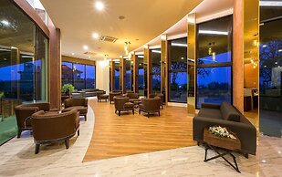 Mida Grande apartment by Lofty