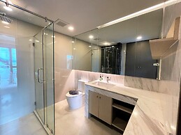 Mida Grande apartment by Lofty