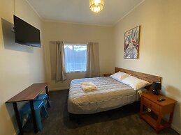 Airport Westney Lodge