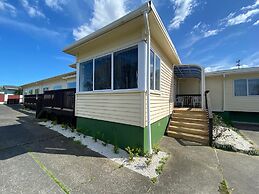 Airport Westney Lodge