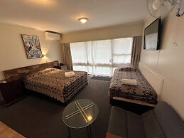 Airport Westney Lodge