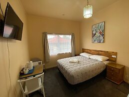 Airport Westney Lodge