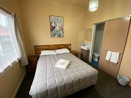 Airport Westney Lodge