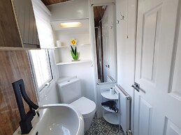 Lakes and Woodlands Overstone Holiday Park