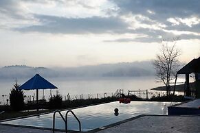Misty Dam Resort