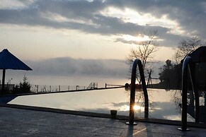 Misty Dam Resort