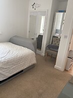 Captivating 1-bed Apartment in Barking