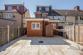 Remarkable 1-bed Studio in Dagenham