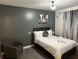 Remarkable 2-bed Apartment in Wolverhampton