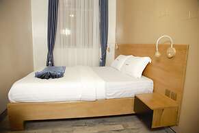Victoria Mews Hotel