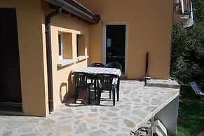 2 Bed Flat - Pets - Pool - Garden - Parking