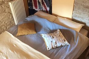 2 Bed Flat - Pets - Pool - Garden - Parking