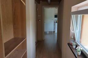 2 Bed Flat - Pets - Pool - Garden - Parking