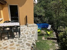 2 Bed Flat - Pets - Pool - Garden - Parking