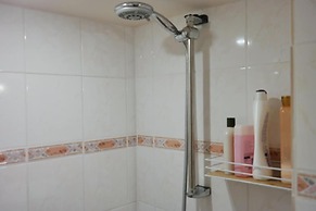 2 Bed Flat - Pets - Pool - Garden - Parking