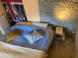 2 Bed Flat - Pets - Pool - Garden - Parking