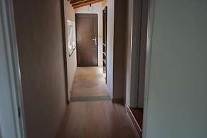 2 Bed Flat - Pets - Pool - Garden - Parking