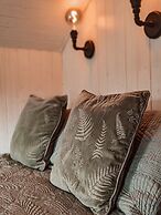 Stunning Shepherd's Hut Retreat, North Devon