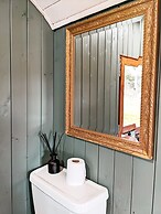 Stunning Shepherd's Hut Retreat, North Devon