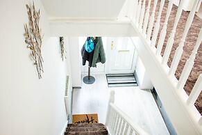 Spacious 5-bed House! Tilbury! Free Parking!