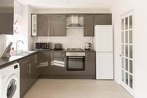 Immaculate 2-bed House in Dartford