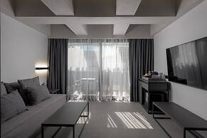 Essence Suites
