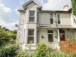 24 Cadnant Park