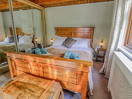 Lakeside Lodge Retreat