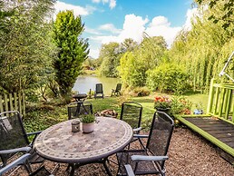 Lakeside Lodge Retreat