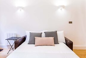 Bright & Comfortable Angel Apartment