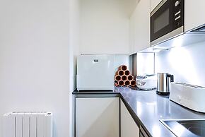 Bright & Comfortable Angel Apartment