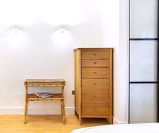Bright & Comfortable Angel Apartment